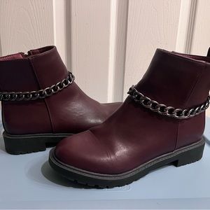 Boots w/ Chain Accent Size 8